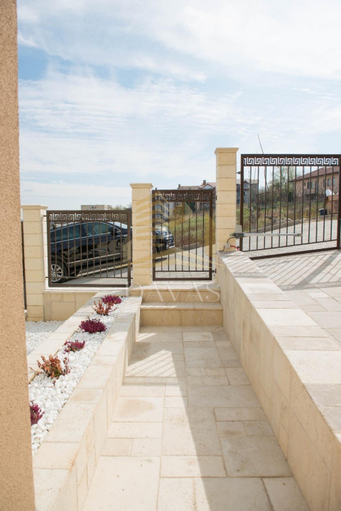 Casa de LUX 4 camere de inchiriat | Gruia | Piscina exterioara | Pet friendly