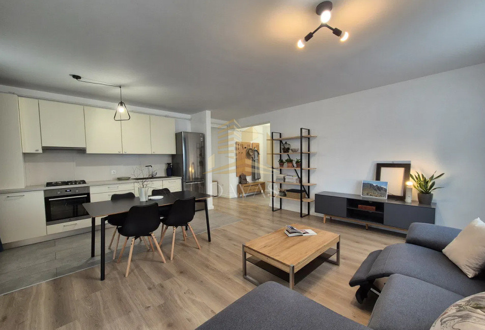 Apartament de 3 camere semidecomandat | Europa