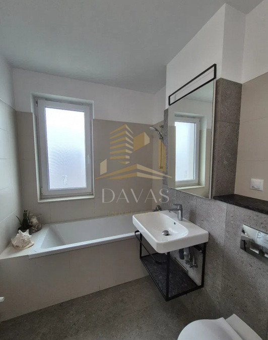 Apartament de 3 camere semidecomandat | Europa