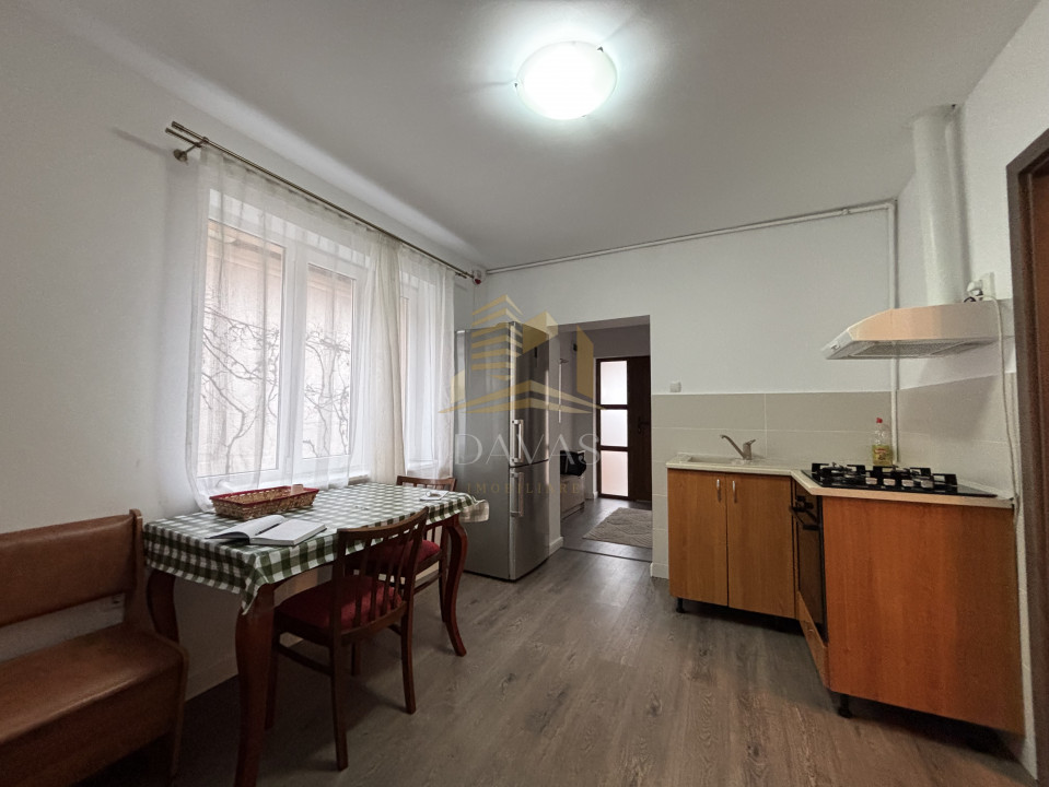Casa de inchiriat | Andrei Muresanu | parcare