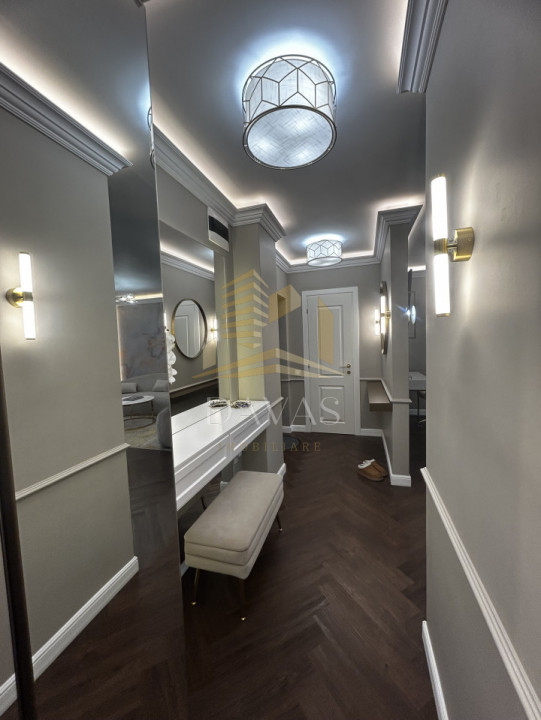 Apartament 2 camere de lux de vanzare | Central | Etaj intermediar| Doua parcari
