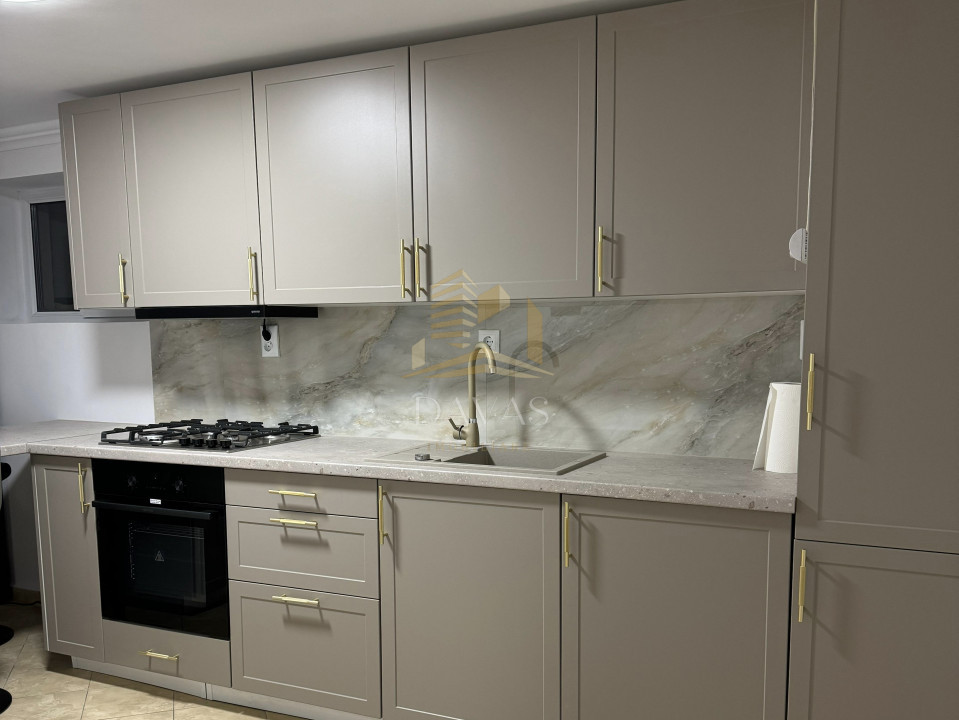 Apartament cu 3 camere semidecomandat | Între Lacuri